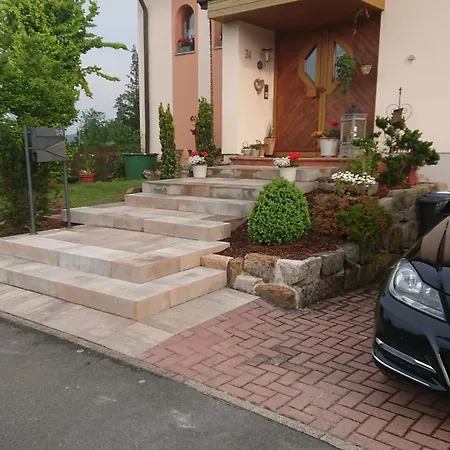 Ruhige Einliegerwohnung Mit Terasse Altenkunstadt