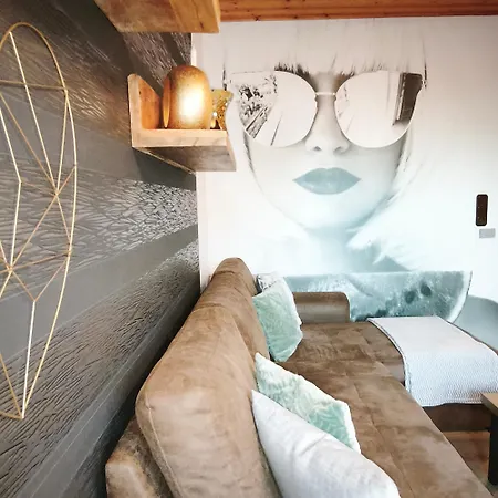 Apartment Ruhige Einliegerwohnung Mit Terasse *