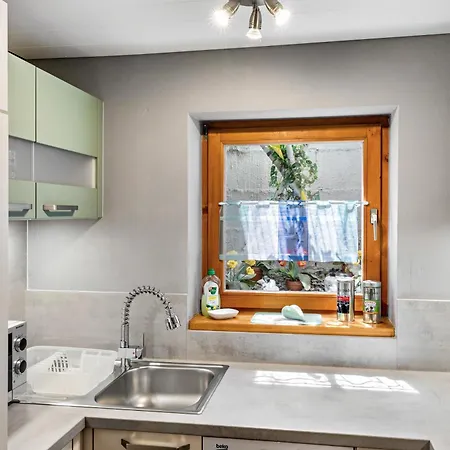 Apartment Ruhige Einliegerwohnung Mit Terasse *