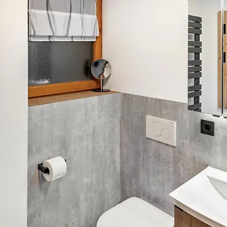 Ruhige Einliegerwohnung Mit Terasse *